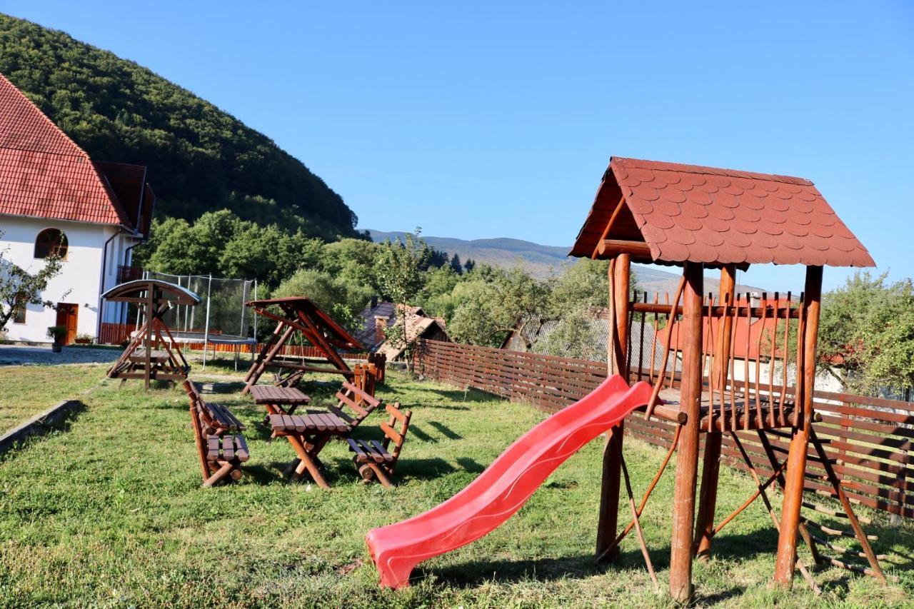 Pensiunea Forrás Panzió Corund  Exterior foto