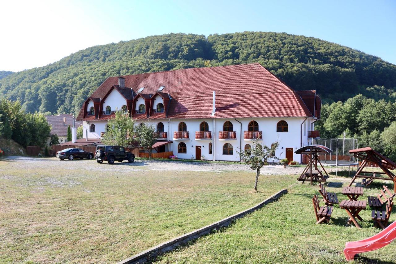 Pensiunea Forrás Panzió Corund  Exterior foto